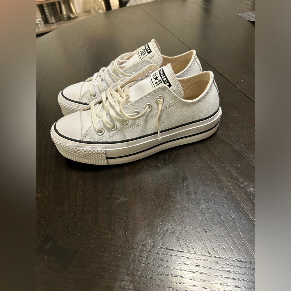 Converse women’s Chuck Taylor All Star platform sneakers - Picture 3 of 4